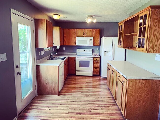 Building Photo - Beautiful Home in an Established Neighborh...