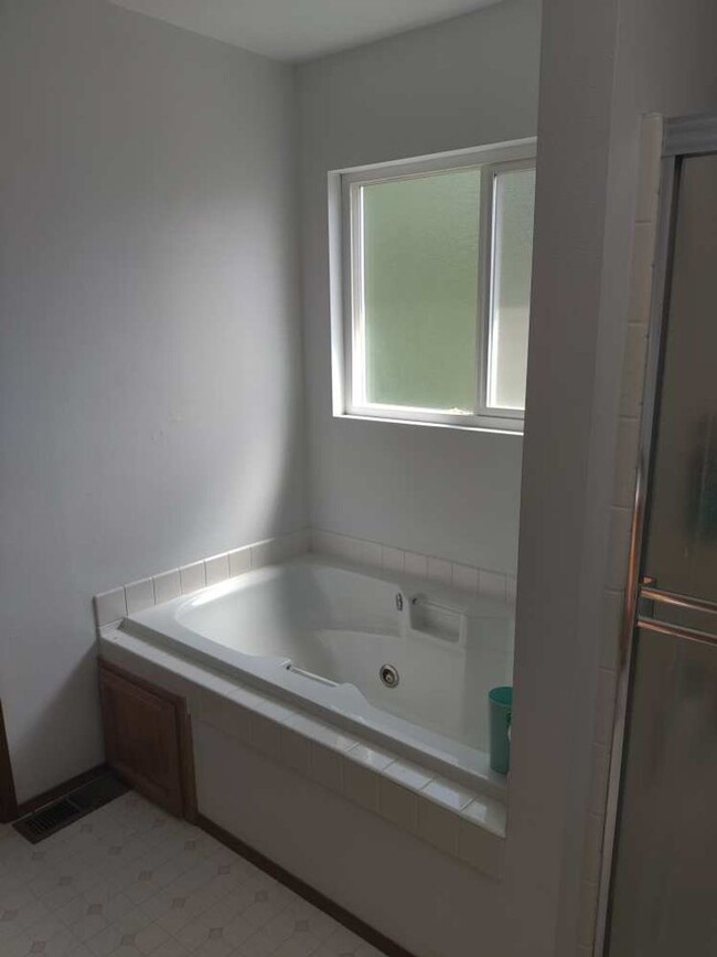 Building Photo - Silverdale 3 Bed 2.5 Bath home