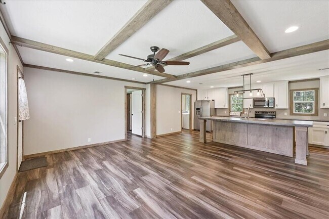 Building Photo - 13585 Mesa Dr