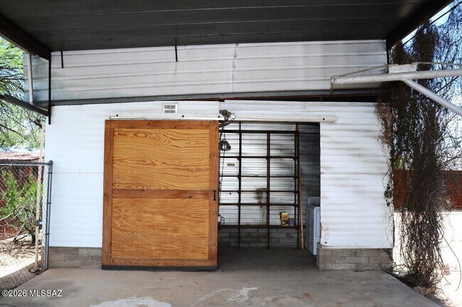 Building Photo - 3326 E Elida St