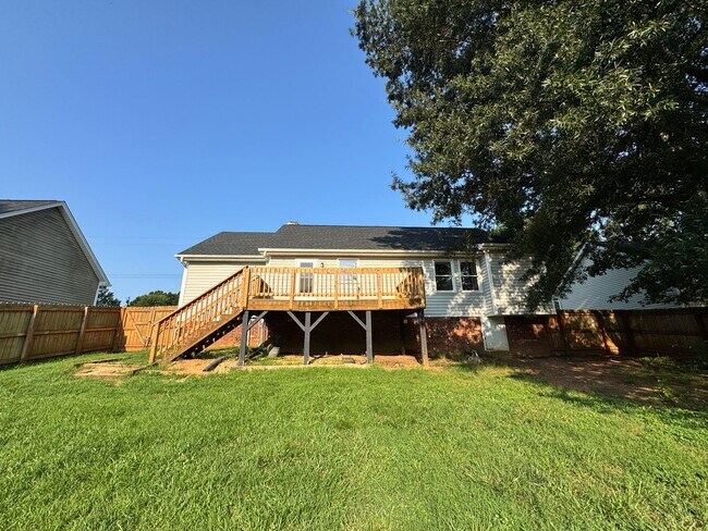 Building Photo - 155 Lorraine Dr