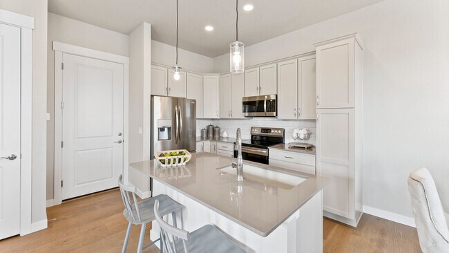 Building Photo - Mangold822 (KC-LN)