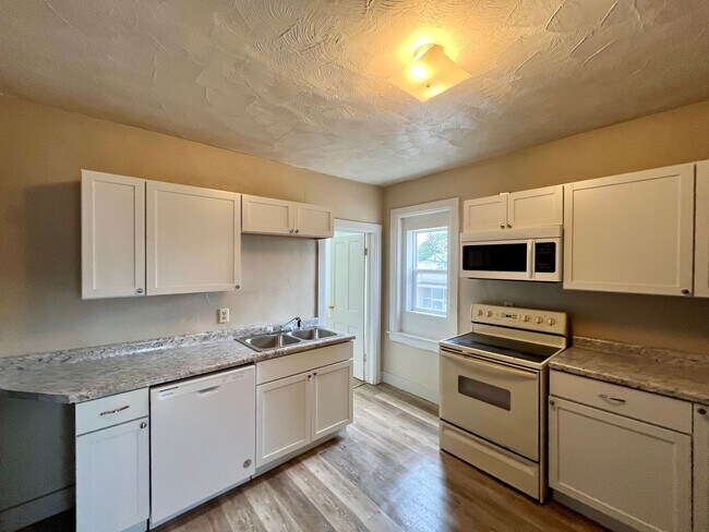 Primary Photo - 100 N Lake Ave