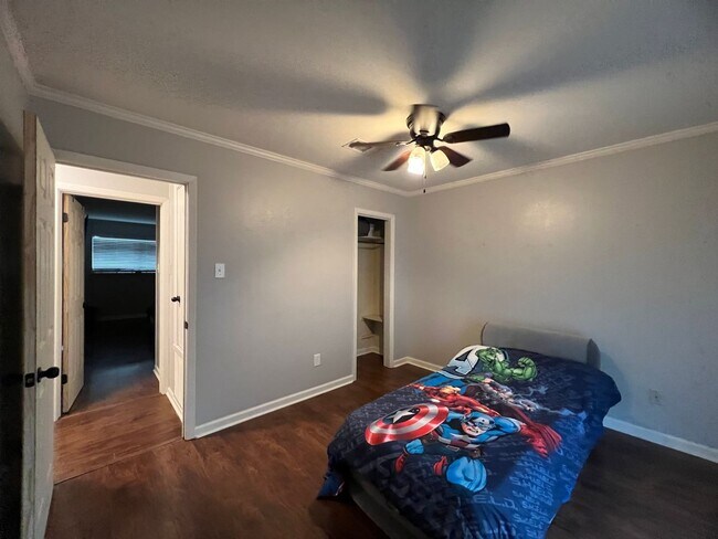 Building Photo - Greenacres -North Bossier.. Close to Barksdale Air Force Base..