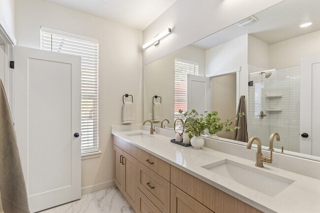 Building Photo - 1175 N Meridian Ln