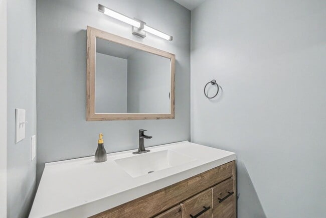 Building Photo - 169 Heron Dr