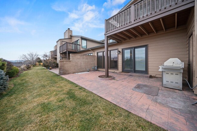 Building Photo - Mid-Century Modern home with stunning view...