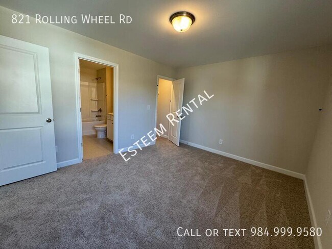 Building Photo - 821 Rolling wheel Rd