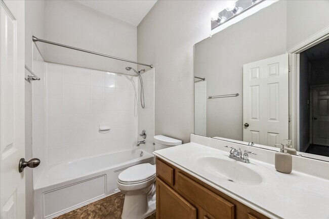 Building Photo - 2821 Chinaberry Park Ln