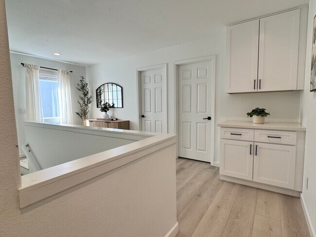 Building Photo - 297 Mildred St