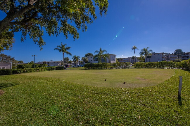 Building Photo - 2728 Garden Dr N