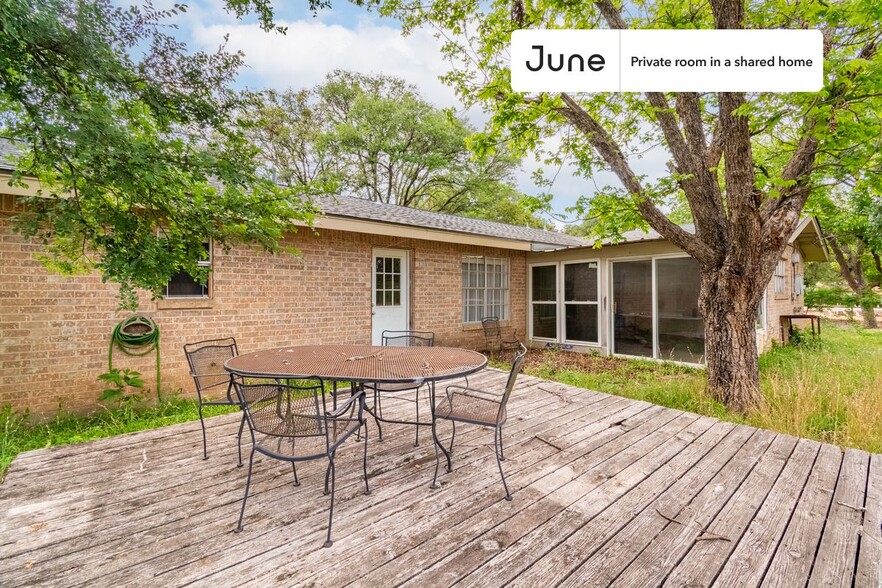 Building Photo - Room in Shared 4 bed/3 bath home