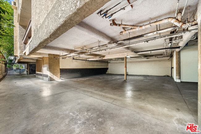 Building Photo - 906 Kings Rd