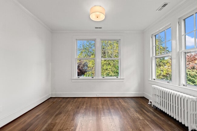 Building Photo - 2814 Bellevue Terrace NW