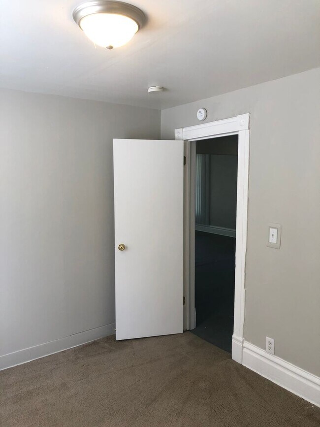Building Photo - 301 E Nora Ave
