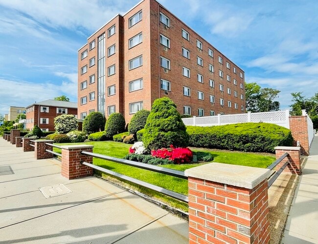 Primary Photo - 215 Massachusetts Ave