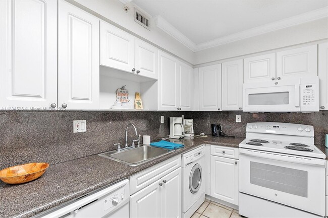 Building Photo - 2501 S Ocean Dr