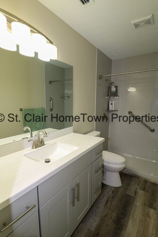 Building Photo - Remodeled Duplex on Logan Martin Lake