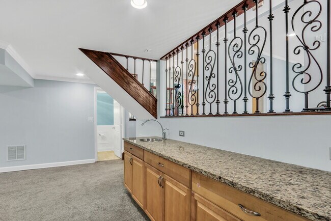 Building Photo - 107 E Burr Oak Dr