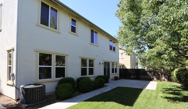 Building Photo - Gorgeous Home located in the heart of Patt...