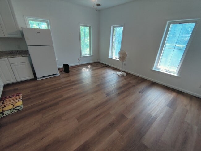 Building Photo - 145 Floral Ave