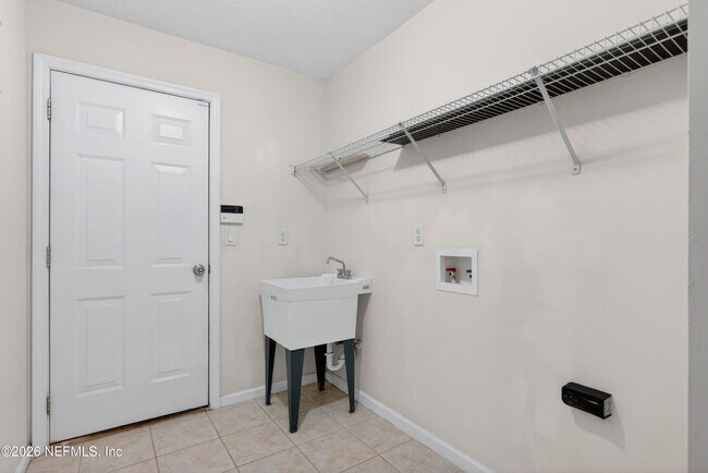 Building Photo - 2407 Southern Links Dr