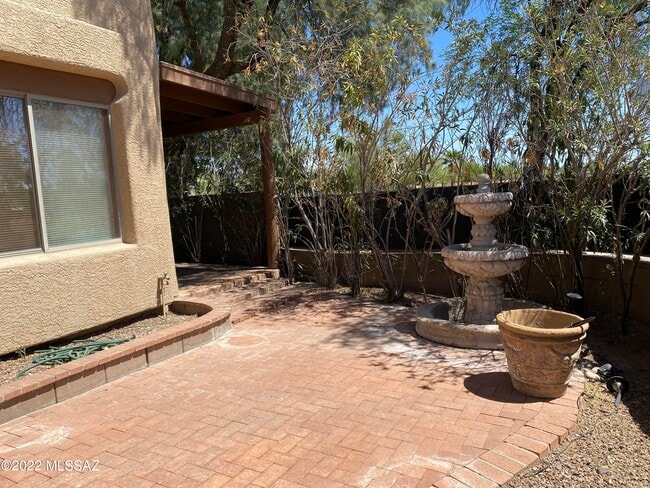 Building Photo - 3602 N Crest Ranch Dr