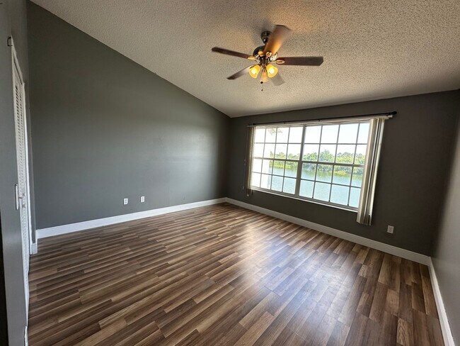 Building Photo - 413 Kensington Lake Cir