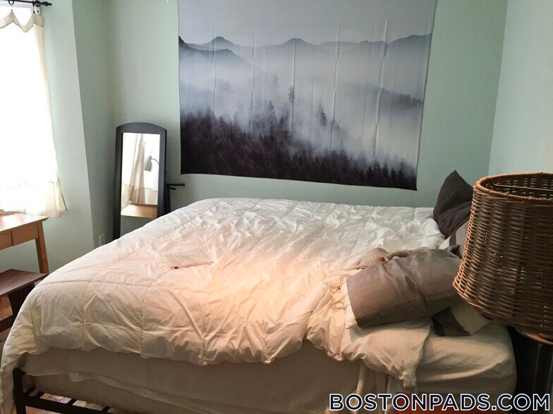 Building Photo - 22 Hayden St