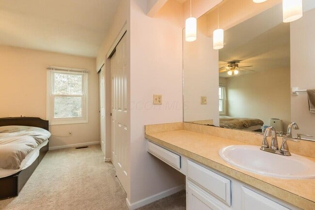 Building Photo - 2236 Sunleaf Ct