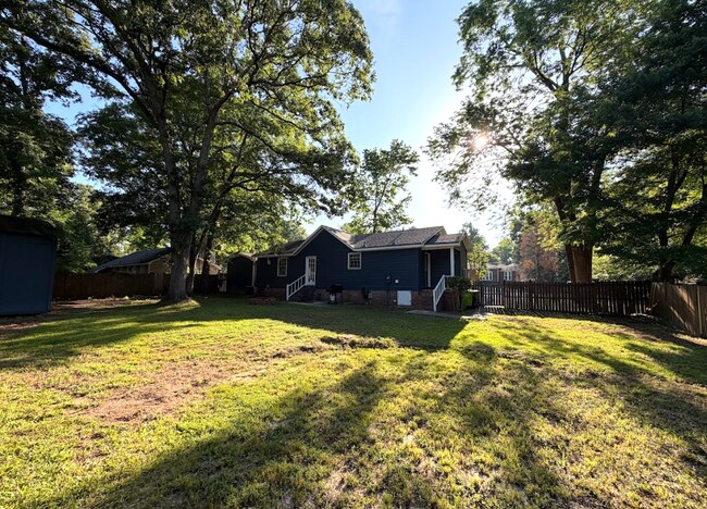 Building Photo - 530 Chadford Rd