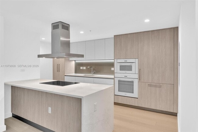 Building Photo - 9201 E Bay Harbor Dr