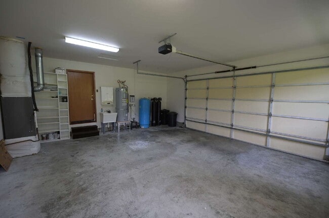Building Photo - Newly renovated 3 bed 2 bath in a country ...