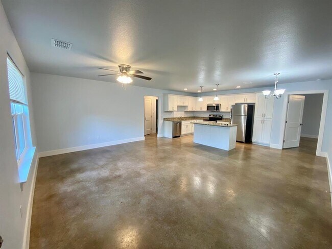 Building Photo - 300 Pendergrass St