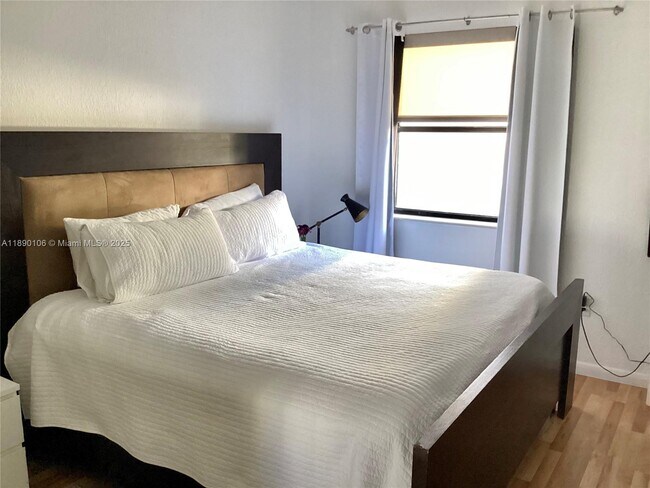 Building Photo - 460 Poinciana Island Dr