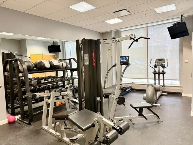 Building Photo - 757 N Orleans St