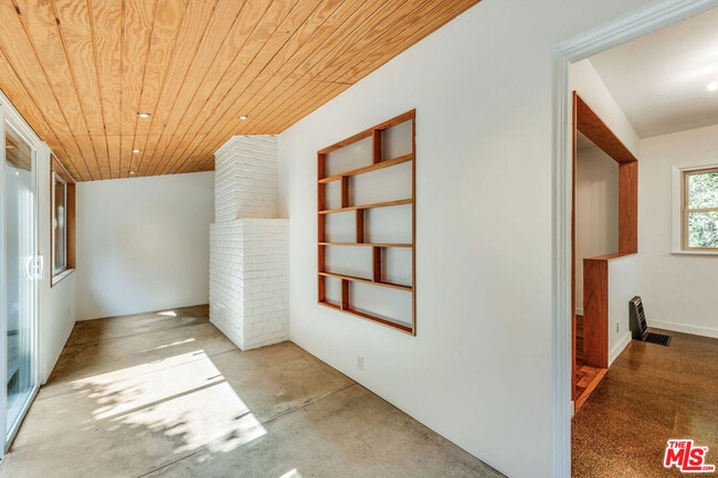 Building Photo - 846 Silver Lake Blvd