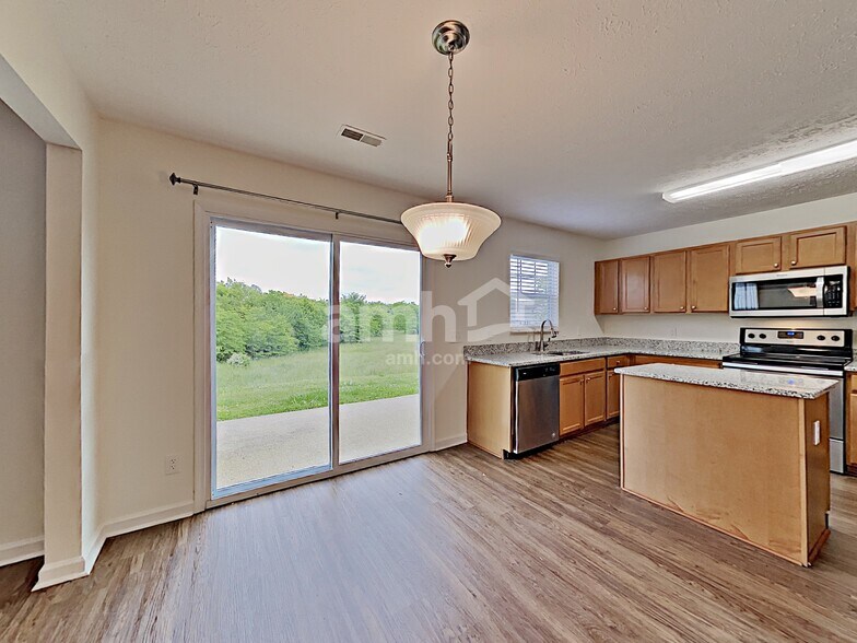 Building Photo - 615 Blossom Hill Dr