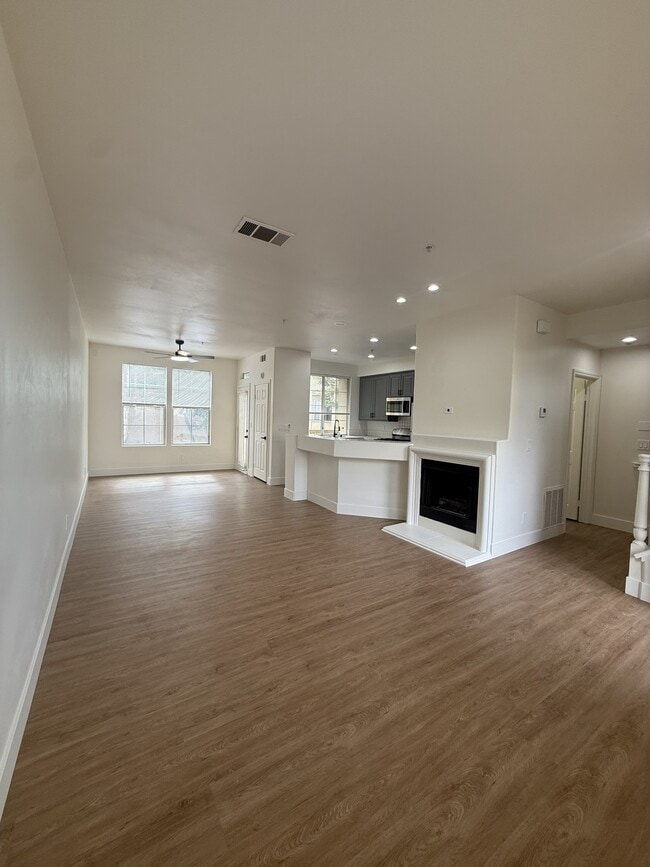 Building Photo - 488 W Summerfield Cir