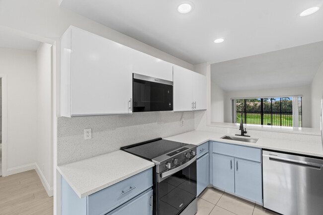 Building Photo - 5054 Golfview Ct