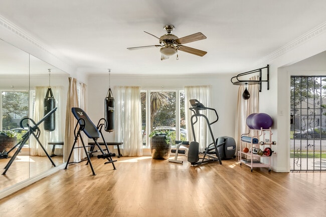 Building Photo - 1429 Ellsmere Ave