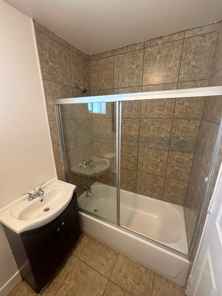 Building Photo - 337 E 104th St