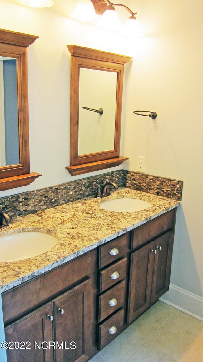Building Photo - 122 Saltwater Landing Dr
