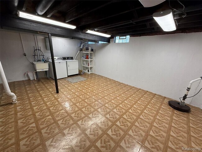 Building Photo - 1437 Mariner Dr