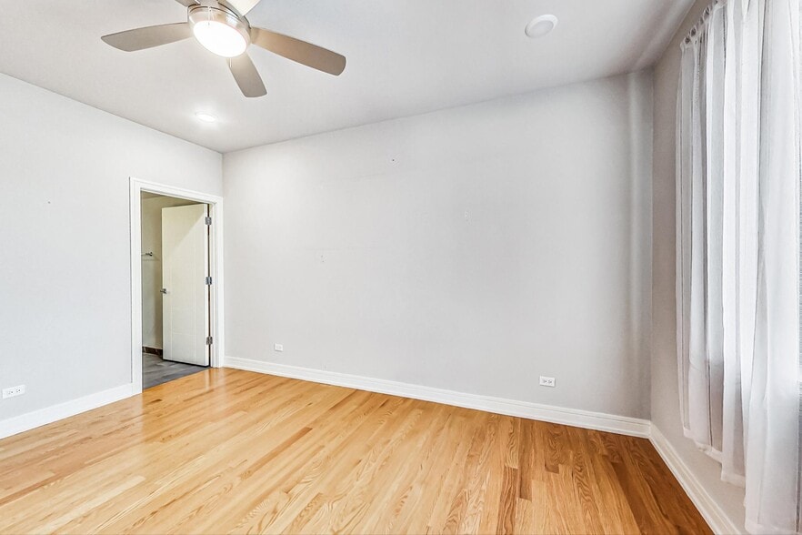 Building Photo - 1641 W Grand Ave