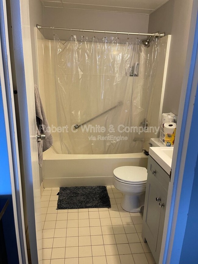 Building Photo - 60 Strawberry Hill Ave