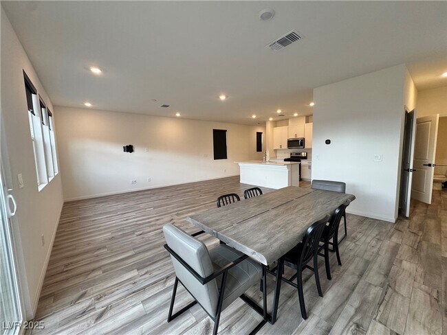 Building Photo - 6675 Ellery St