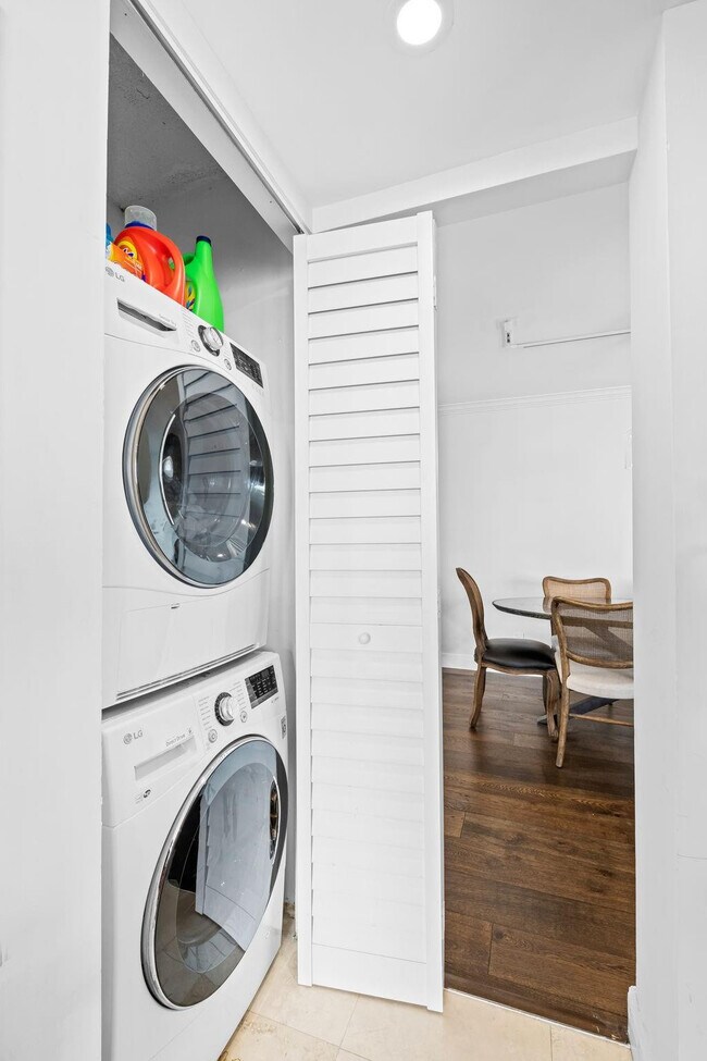 Building Photo - 2841 N Ocean Blvd