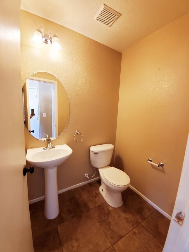 Building Photo - ACCEPTS SECTION 8 - BEAUTIFUL MUST SEE 3BD/2BA IN SOUTHWEST