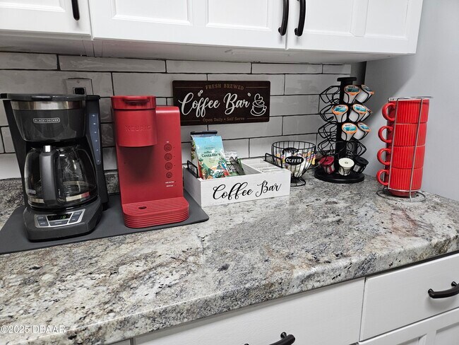 Building Photo - 62 Rivershore Dr